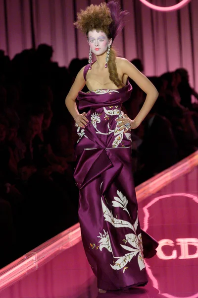Look 10